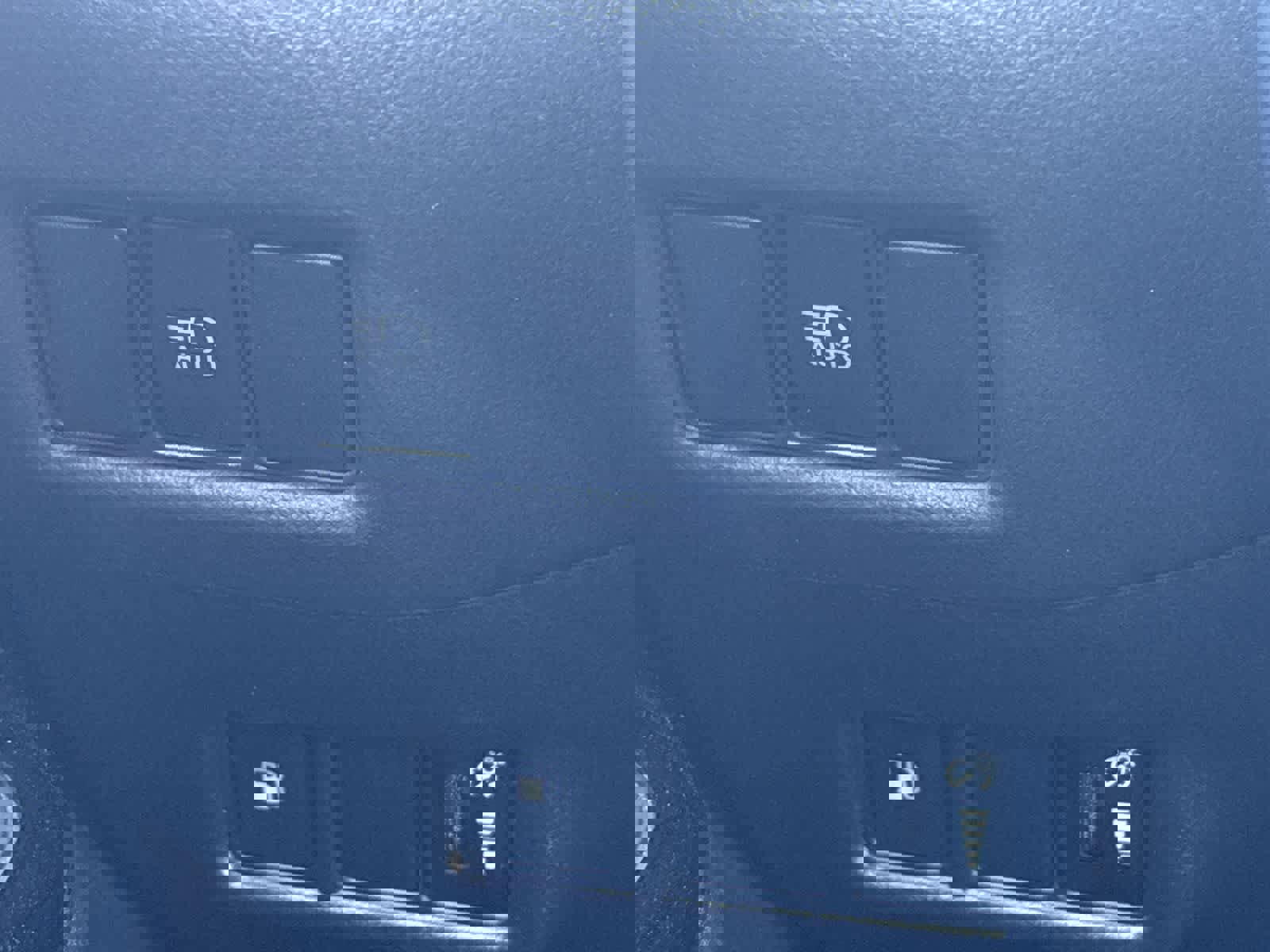 Used 2021 Toyota C-HR XLE image 32