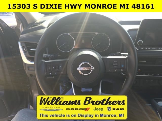 Used 2024 Nissan Rogue SV image 14