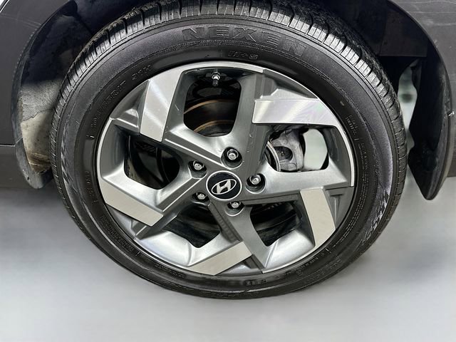 Used 2023 Hyundai Venue Limited image 31