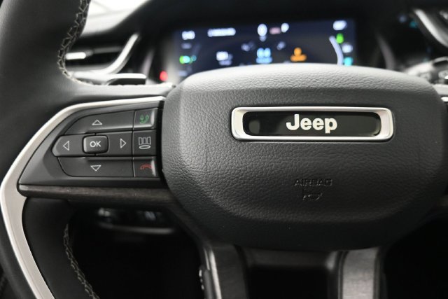 Used 2022 Jeep Grand Cherokee Limited 4xe w/ Luxury Tech Group II AWD/4WD image 28