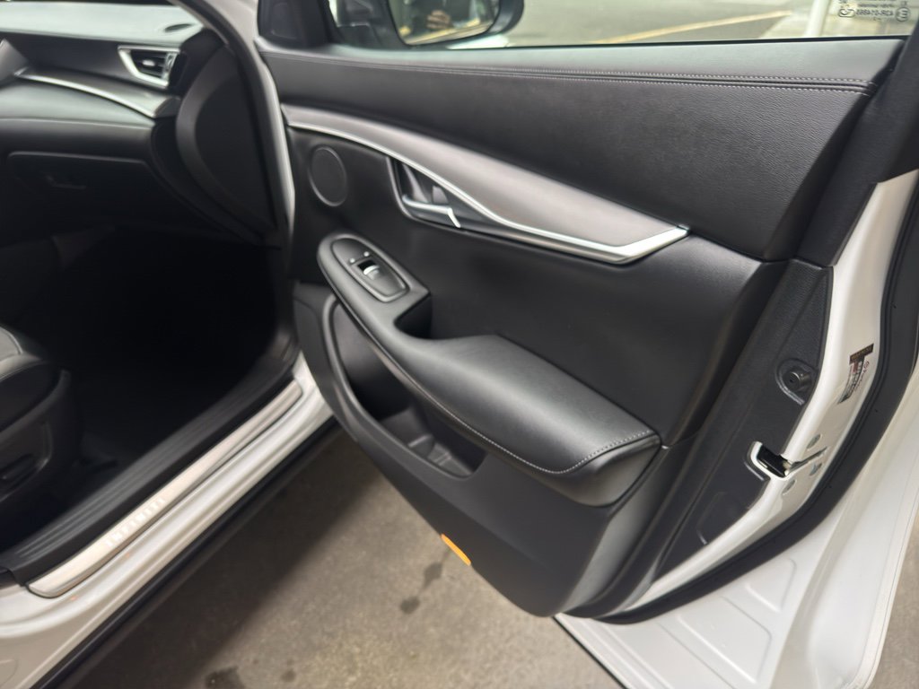 Used 2022 INFINITI QX50 Luxe image 17