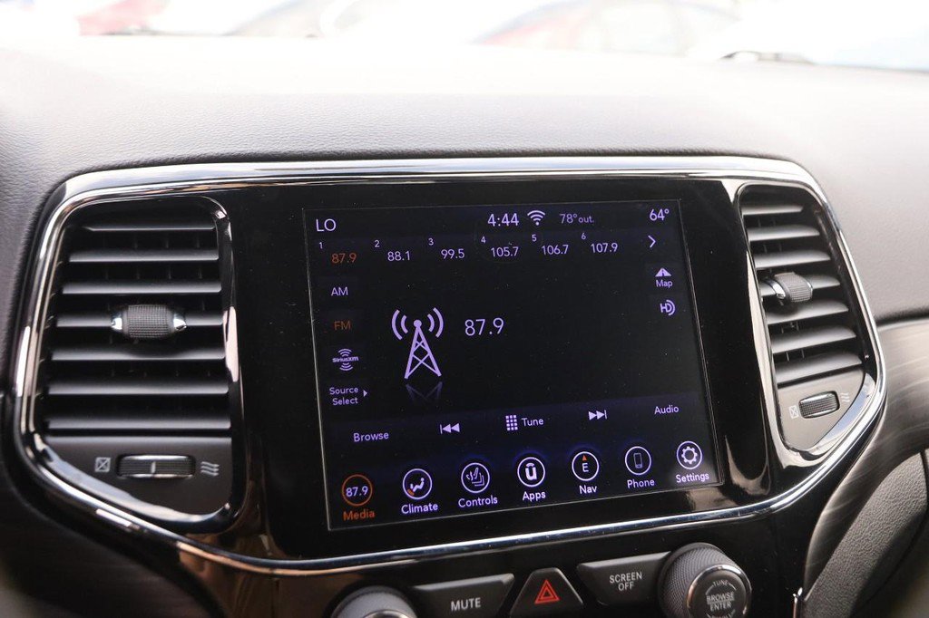 Used 2020 Jeep Grand Cherokee Altitude RWD image 17