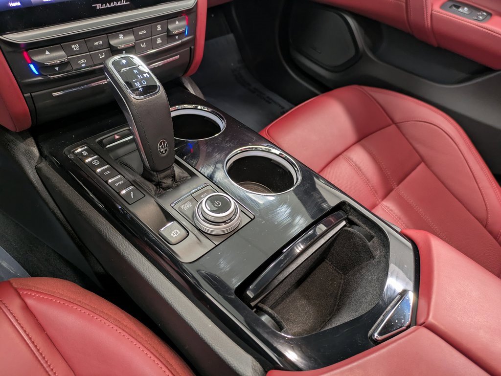 Used 2022 Maserati Quattroporte Modena Q4 image 14