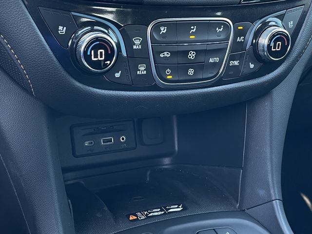 Used 2023 Chevrolet Equinox Premier FWD image 18