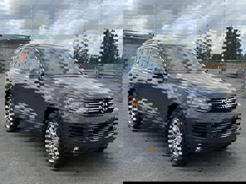 Used 2012 Volkswagen Touareg TDI image 7