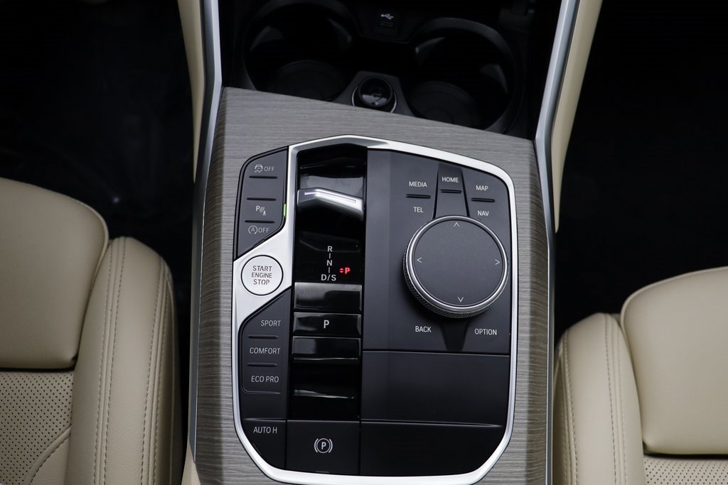 Certified 2025 BMW 330i xDrive Sedan w/ Convenience Package image 11