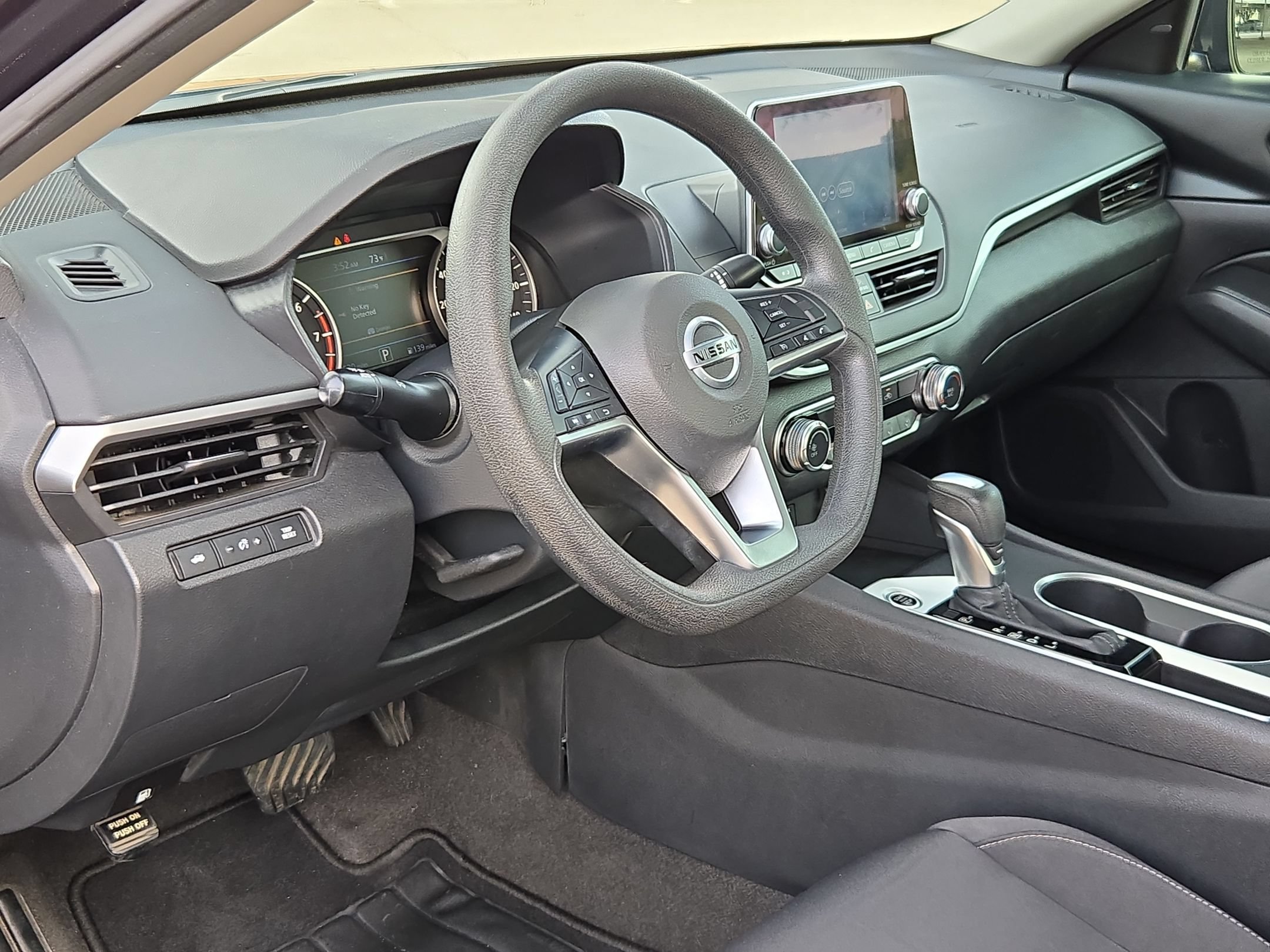 Used 2022 Nissan Altima 2.5 SV FWD image 12