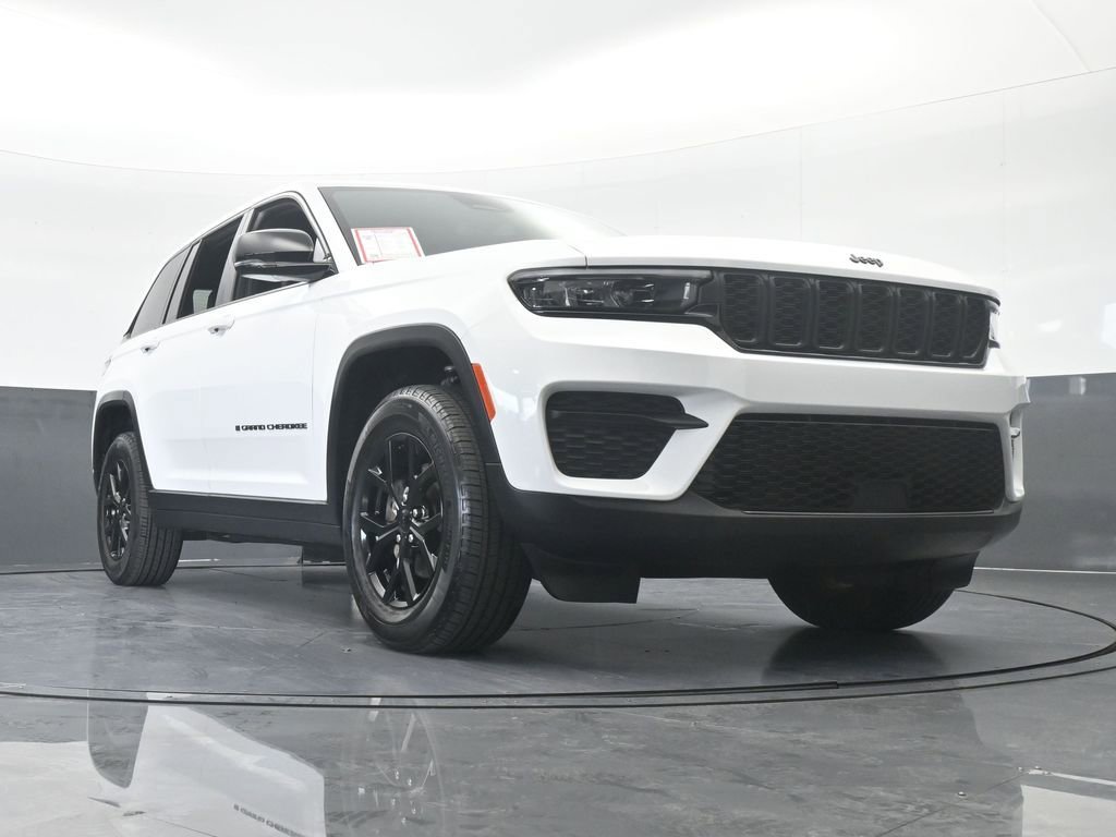 Used 2024 Jeep Grand Cherokee Altitude image 69