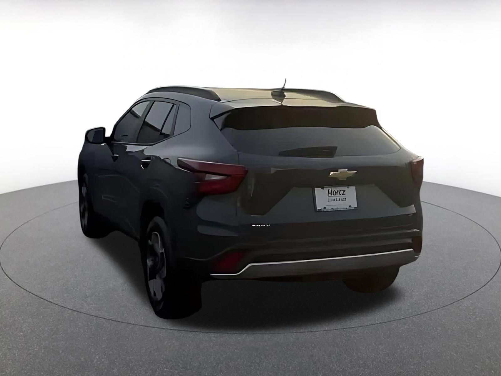 Used 2025 Chevrolet Trax LT w/ LT Convenience Package image 15