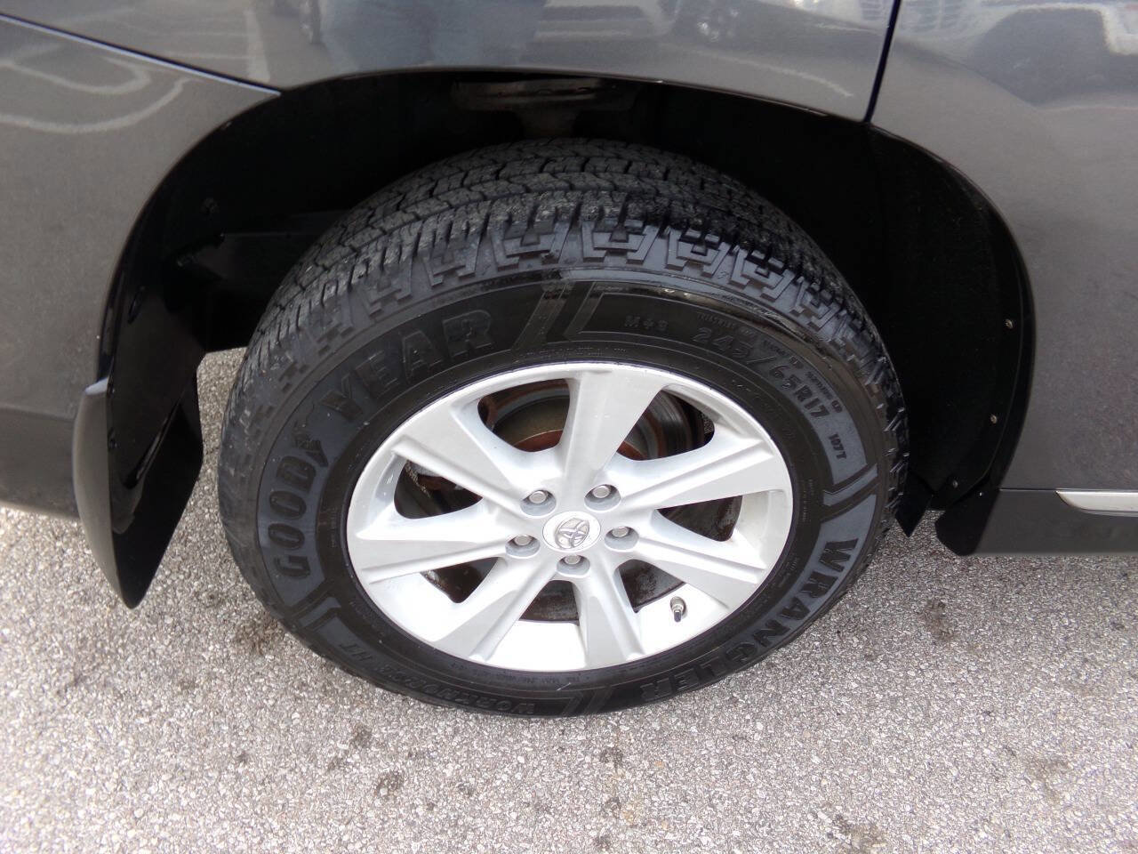 Used 2012 Toyota Highlander SE w/ Tow Pkg image 39