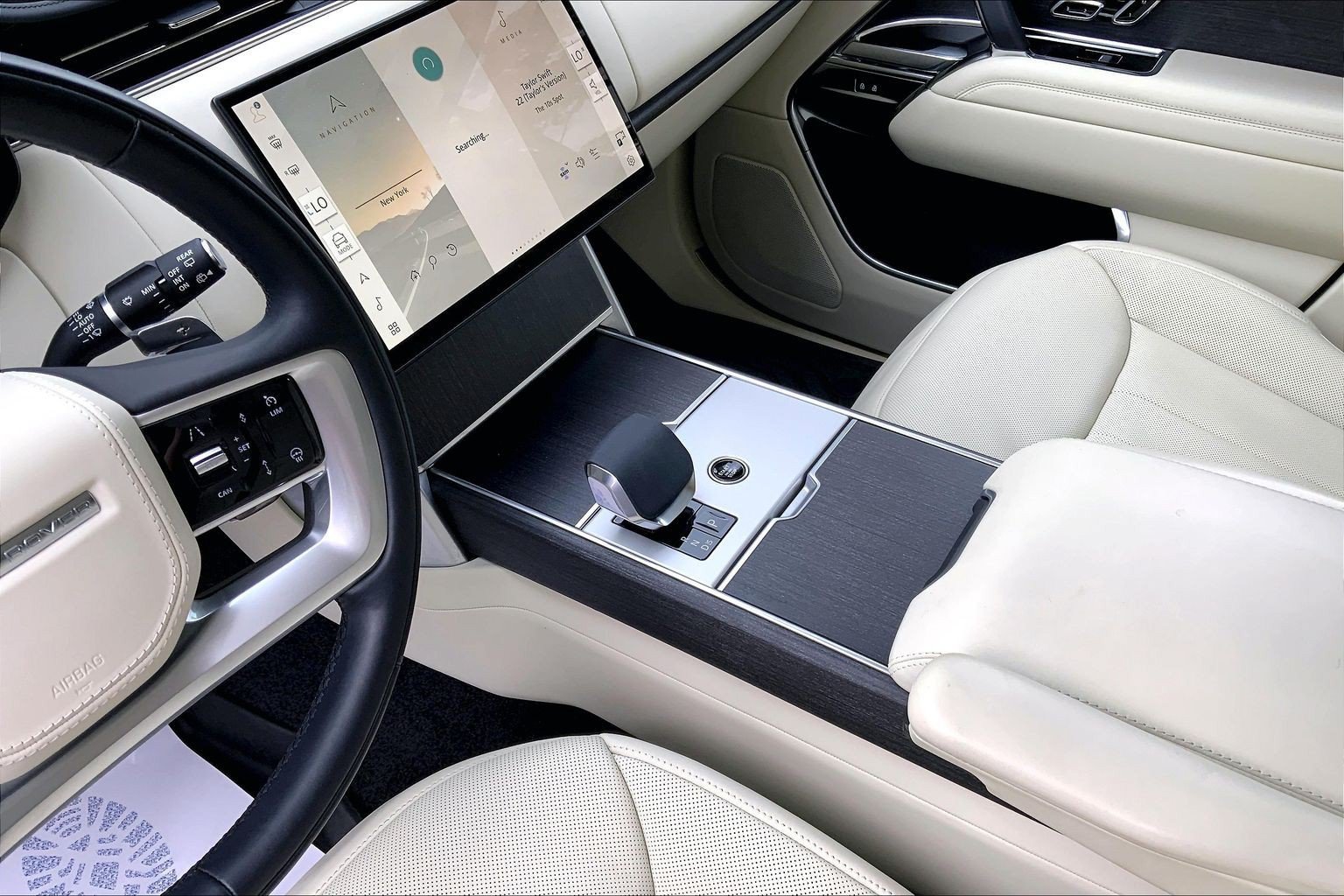 Certified 2024 Land Rover Range Rover SE AWD/4WD image 16