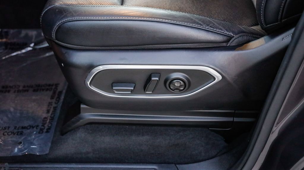 Certified 2024 Jeep Wagoneer L Series II w/ Flexible Seating Group image 23