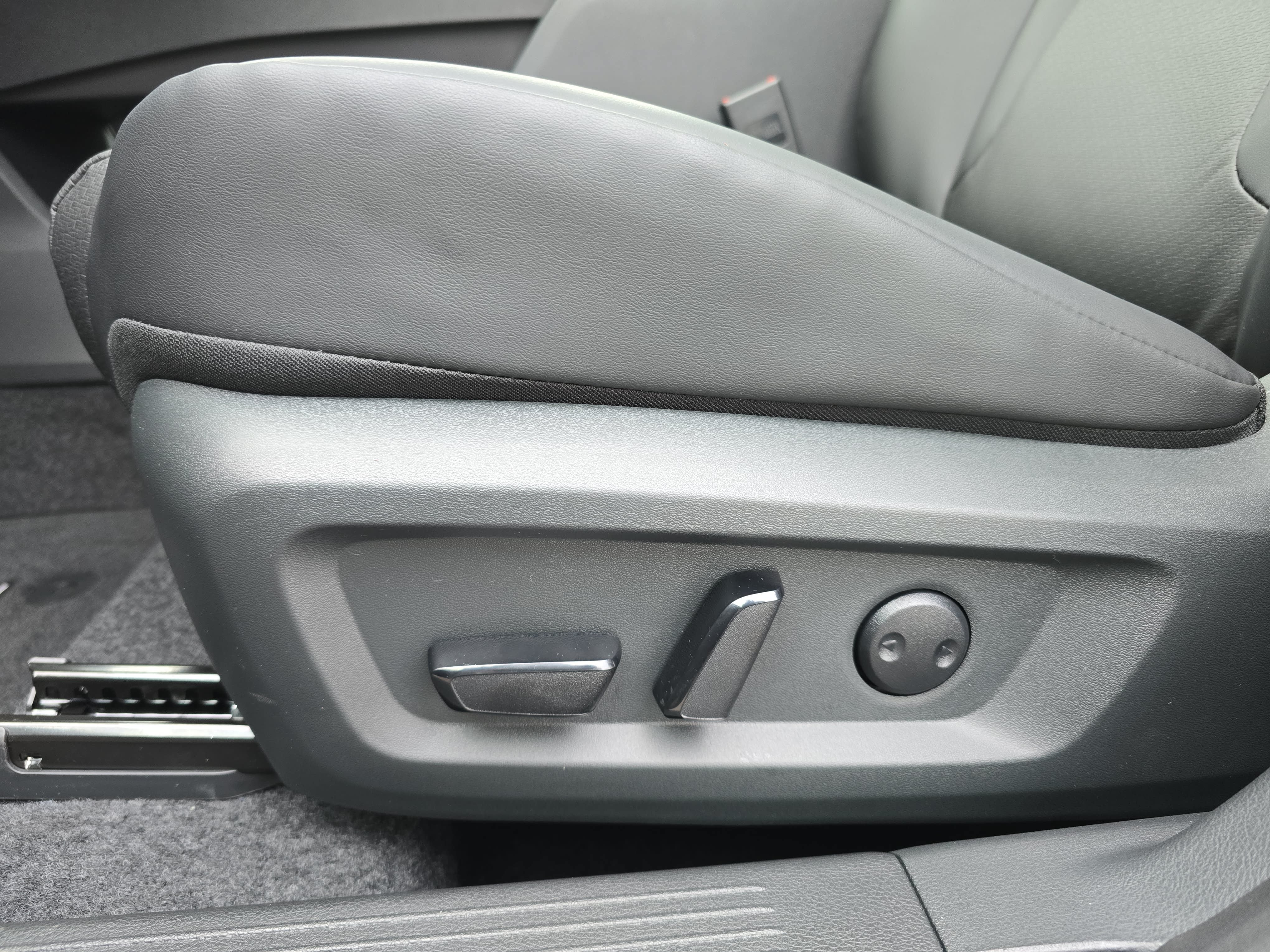 New 2026 Nissan Rogue Dark Armor AWD/4WD image 28