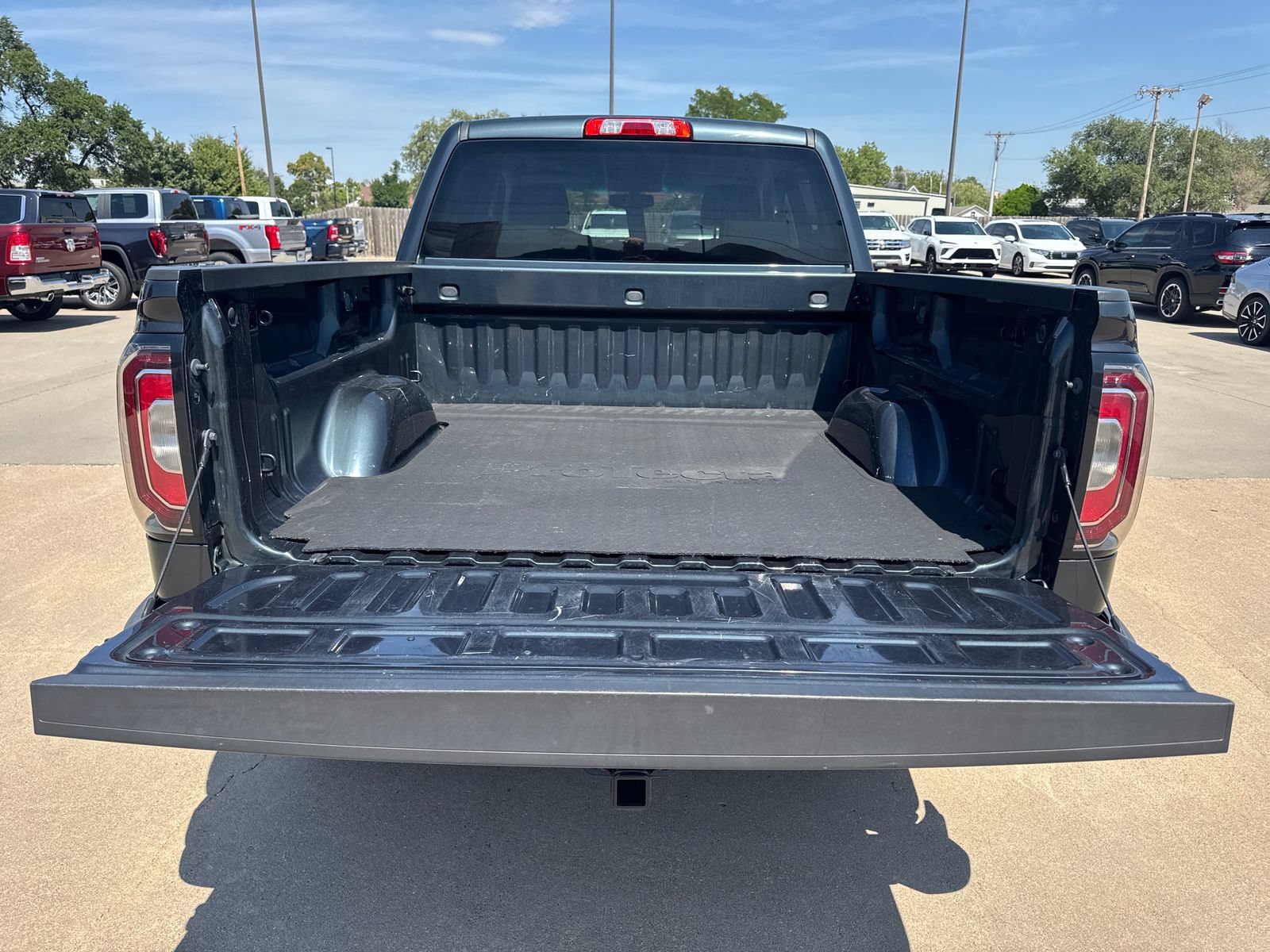 Used 2018 GMC Sierra 1500 SLT w/ SLT Premium Package AWD/4WD image 26