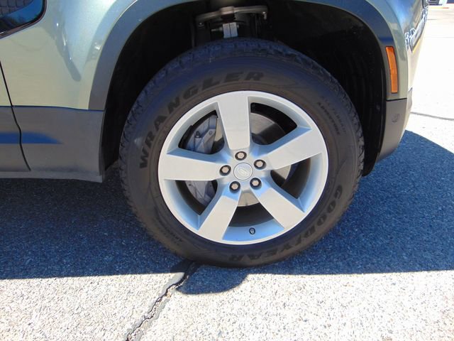 Used 2021 Land Rover Defender 90 First Edition image 27