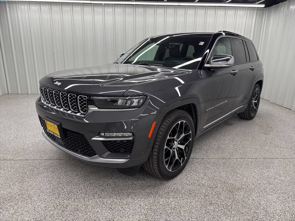 Used 2025 Jeep Grand Cherokee Summit AWD/4WD image 3