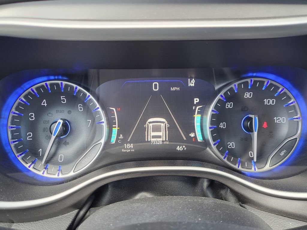 Used 2023 Chrysler Pacifica Touring-L FWD image 7