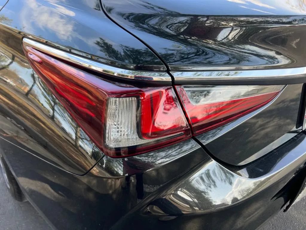 Used 2023 Lexus ES 350 w/ Accessory Package (Z1) FWD image 38