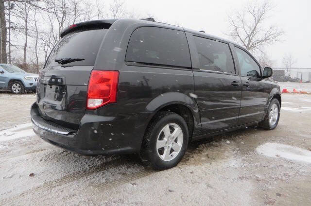Used 2012 Dodge Grand Caravan SXT w/ Entertainment Group 1 FWD image 2