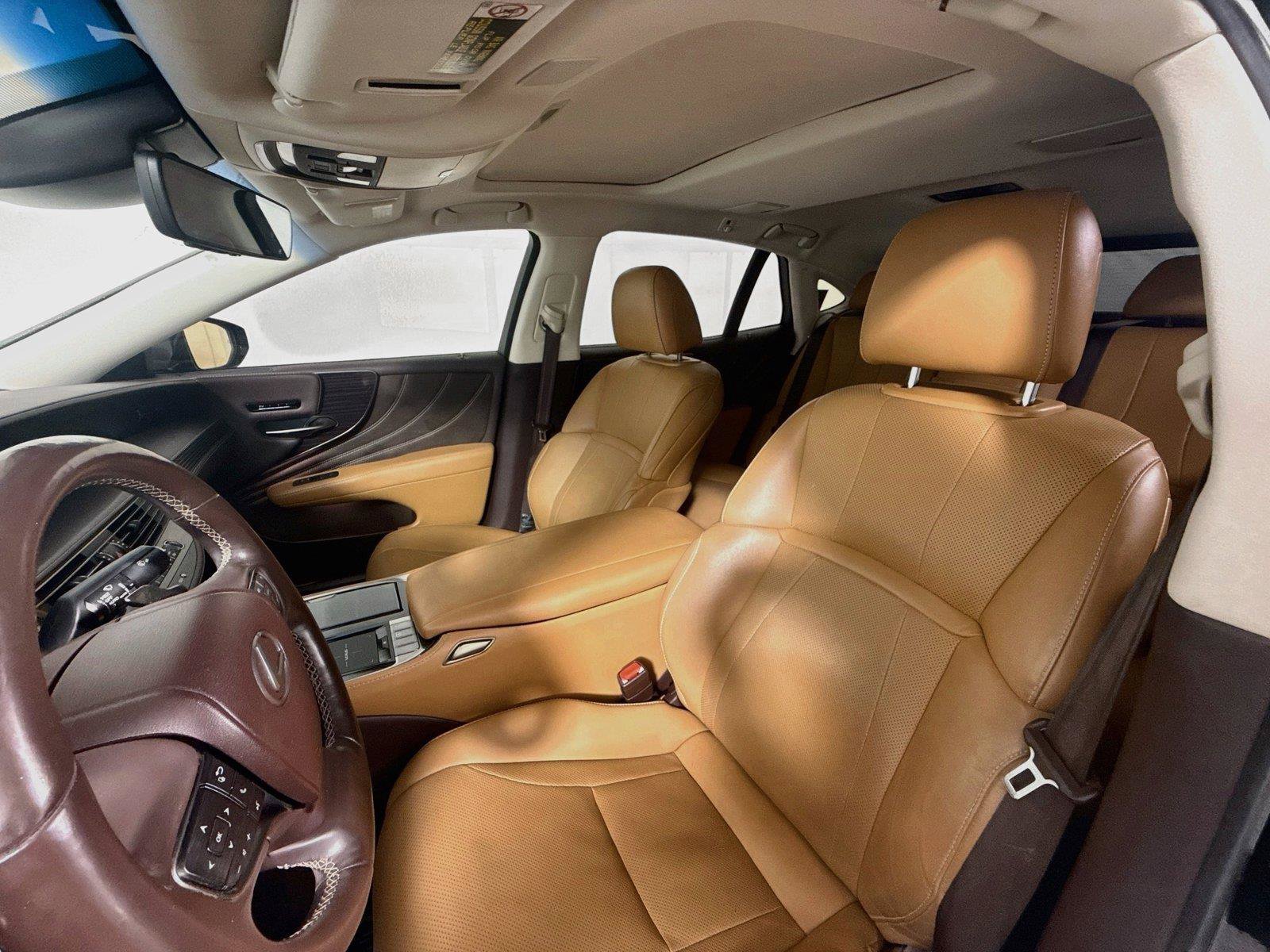 Used 2018 Lexus LS 500 w/ Accessory Package (Z2) RWD image 10
