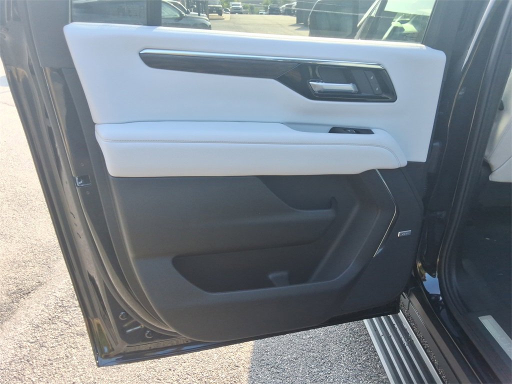 New 2026 Chevrolet Suburban Premier image 18