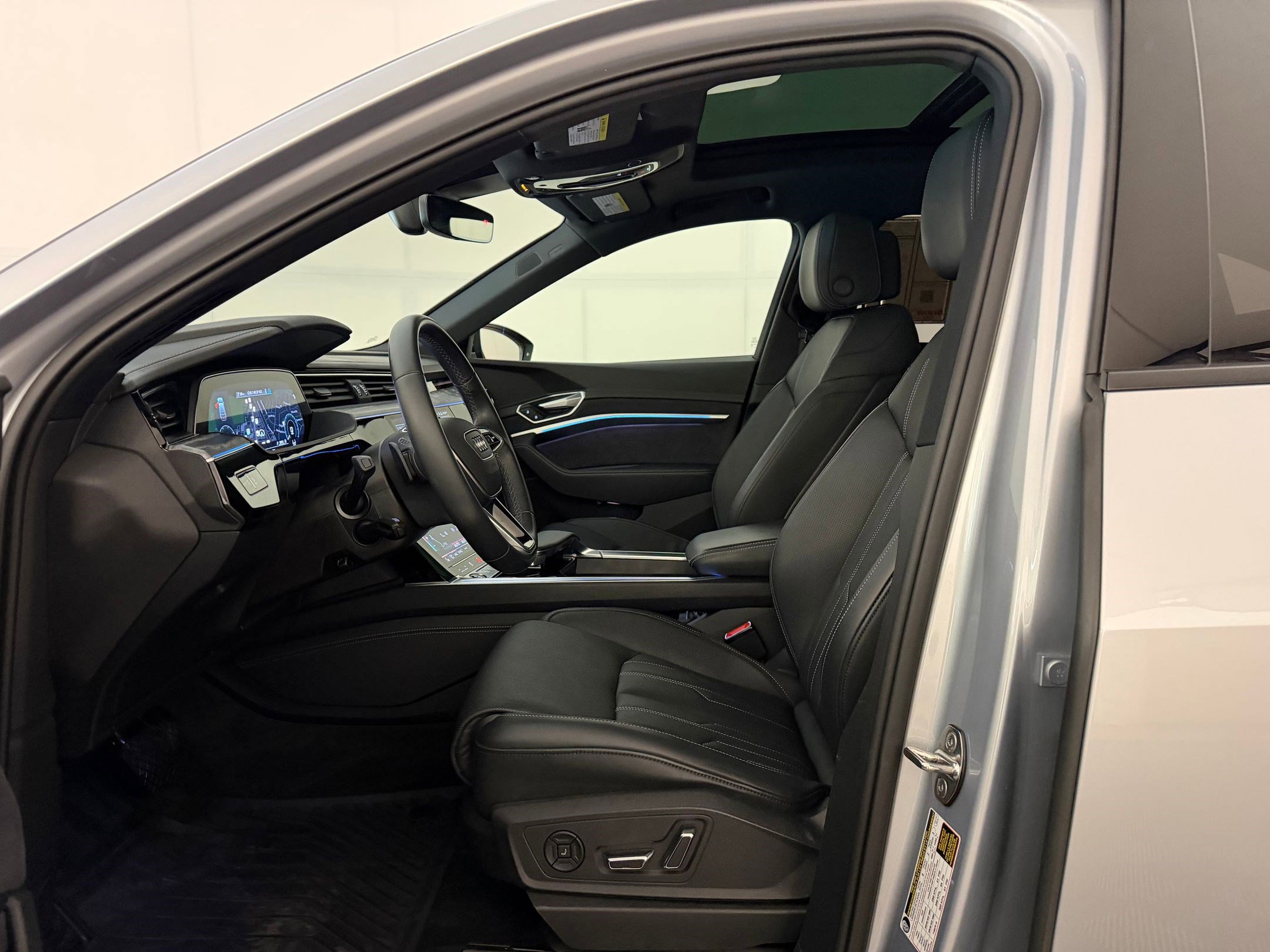 Used 2023 Audi e-tron Prestige w/ Prestige Package AWD/4WD image 5