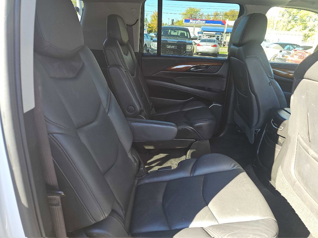 Used 2017 Cadillac Escalade ESV Luxury image 53