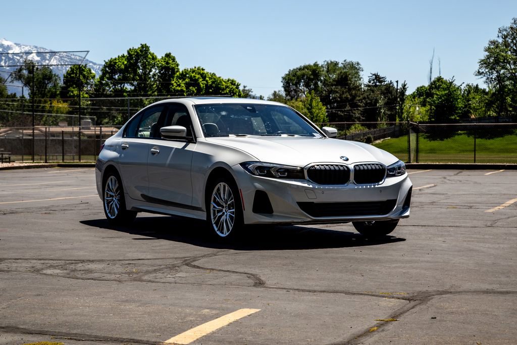 Used 2023 BMW 330i xDrive Sedan w/ Premium Package AWD/4WD image 7