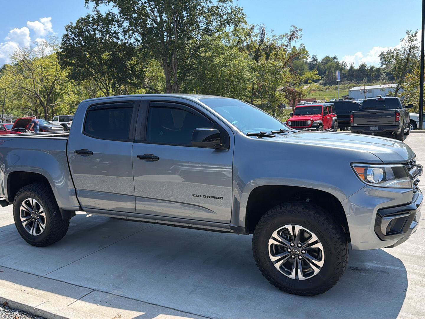 Used 2021 Chevrolet Colorado Z71 AWD/4WD image 2