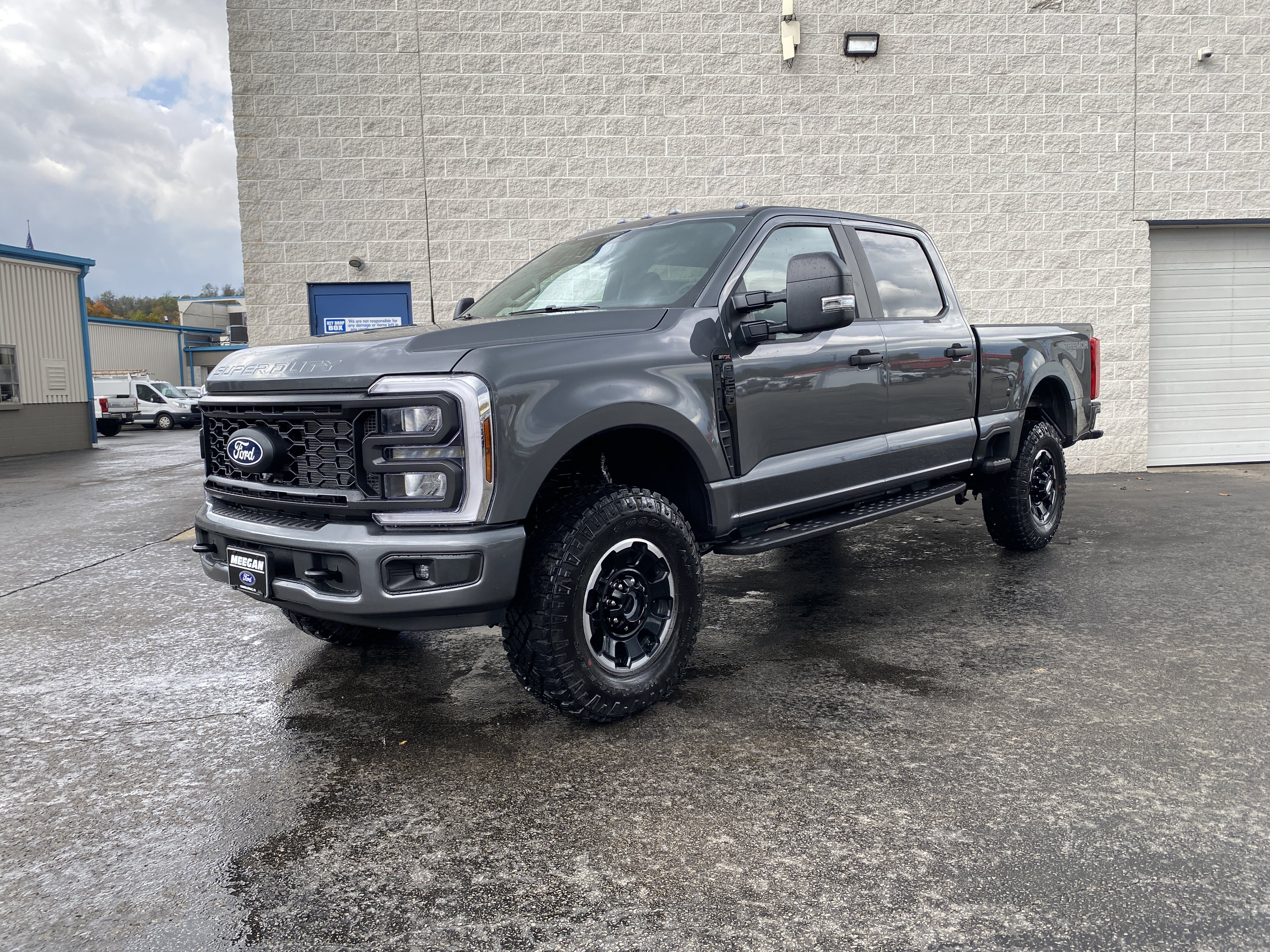 New 2027 Ford F250 XL w/ Tremor Off-Road Package AWD/4WD image 2