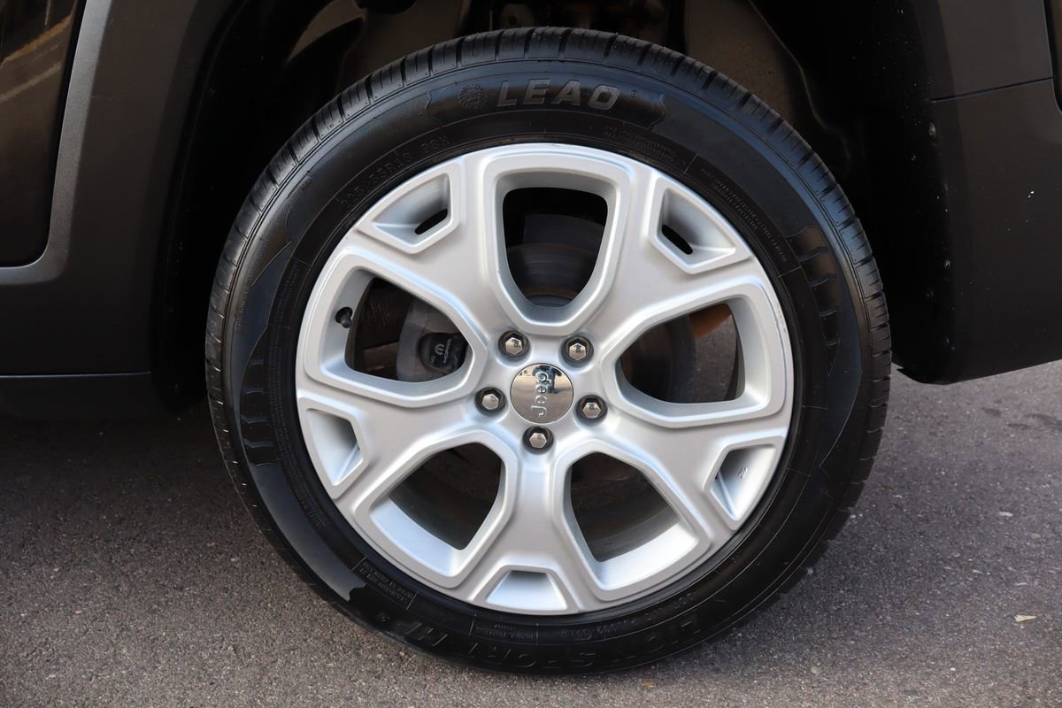 Used 2018 Jeep Renegade Limited w/ UConnect 8.4 Nav Group AWD/4WD image 43