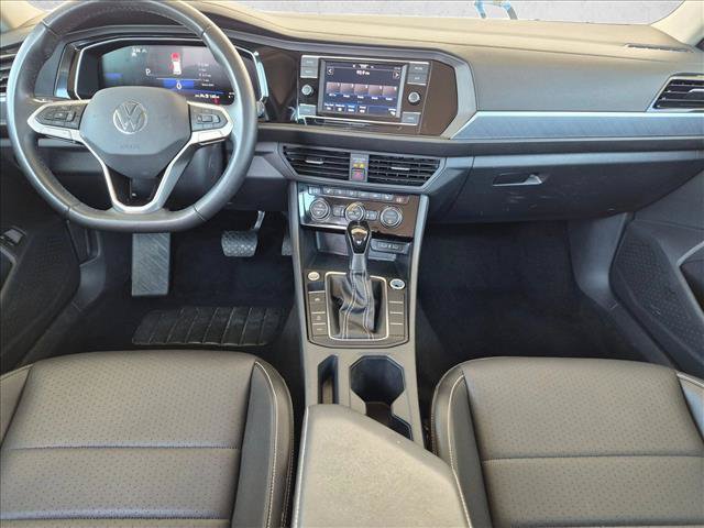 Used 2024 Volkswagen Jetta SE FWD image 16