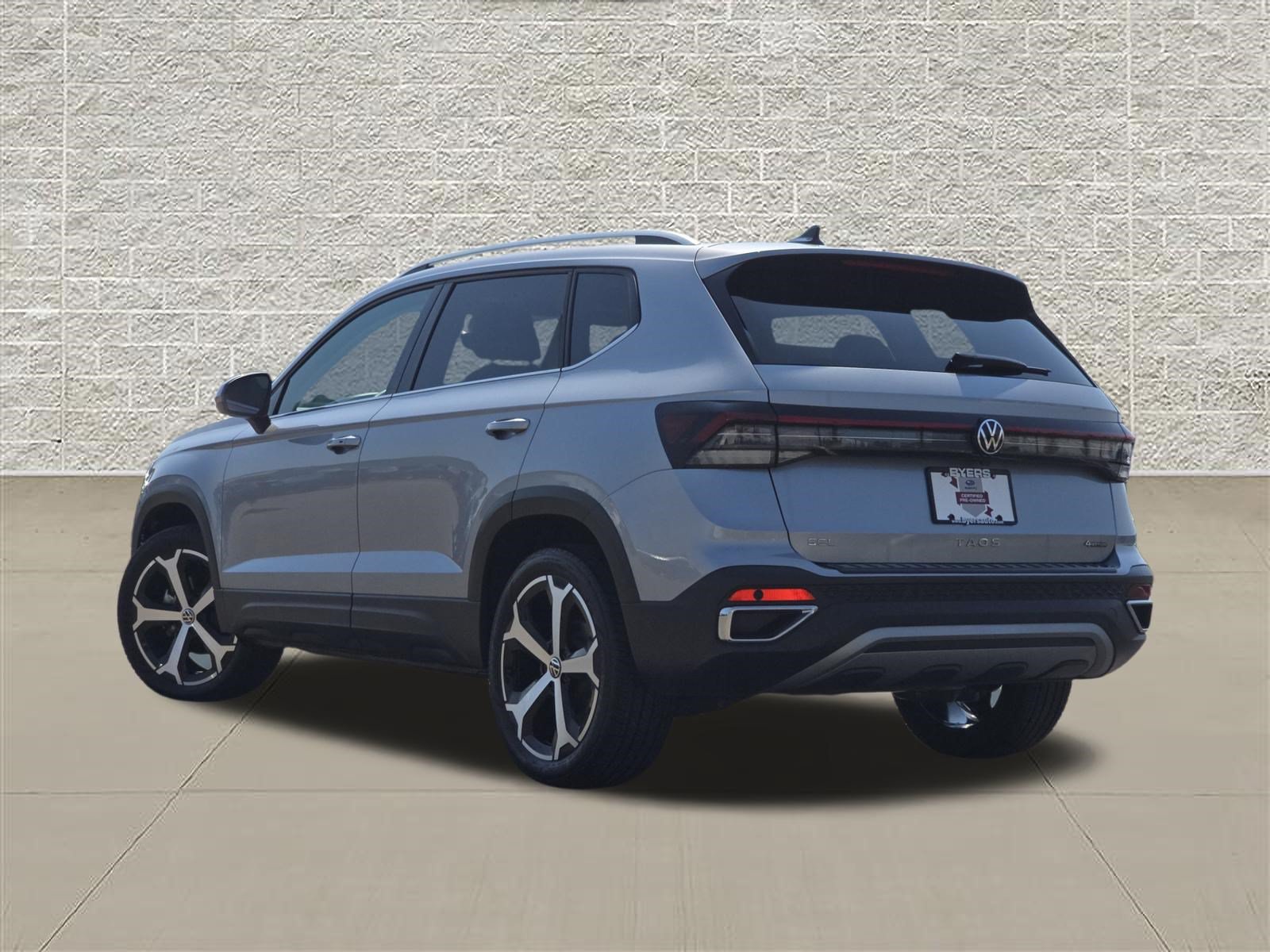 Certified 2025 Volkswagen Taos SEL AWD/4WD image 5