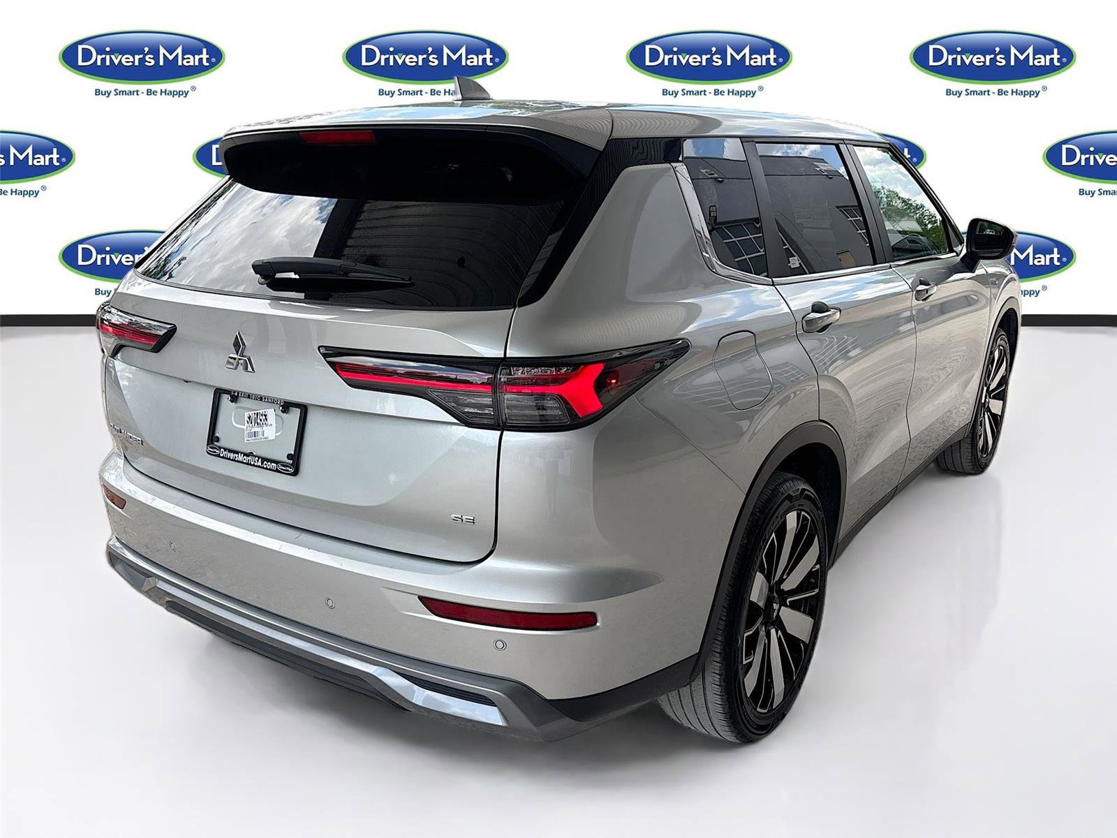 Used 2025 Mitsubishi Outlander SE FWD image 7