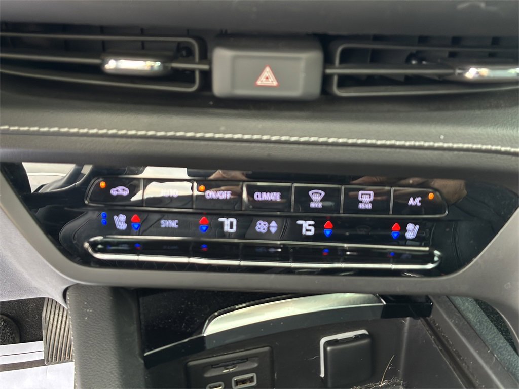 Used 2021 Buick Envision Avenir w/ Technology Package II image 31