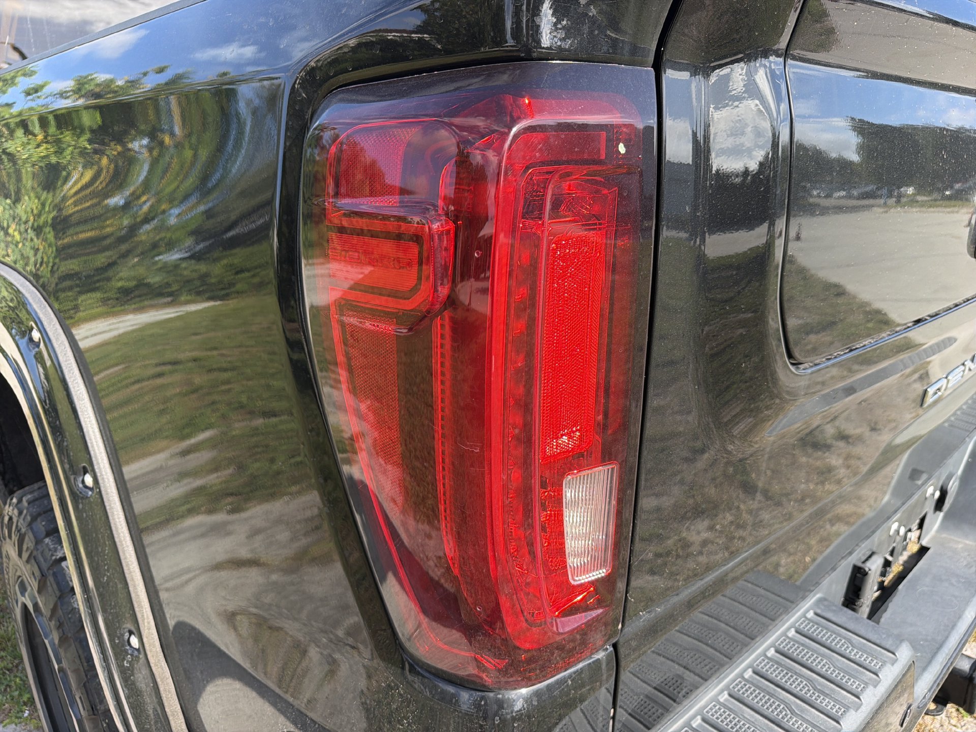 Used 2022 GMC Sierra 1500 Denali AWD/4WD image 11