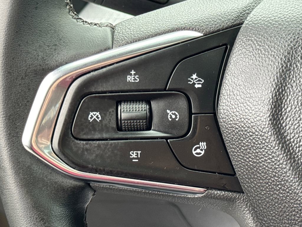 Used 2024 Chevrolet Trax LT w/ Sunroof Package FWD image 31