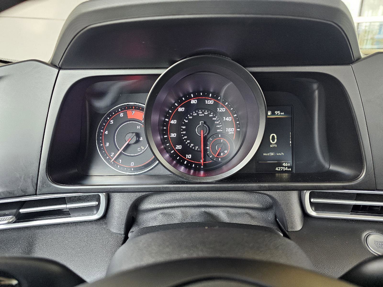 Used 2023 Hyundai Elantra SEL image 21