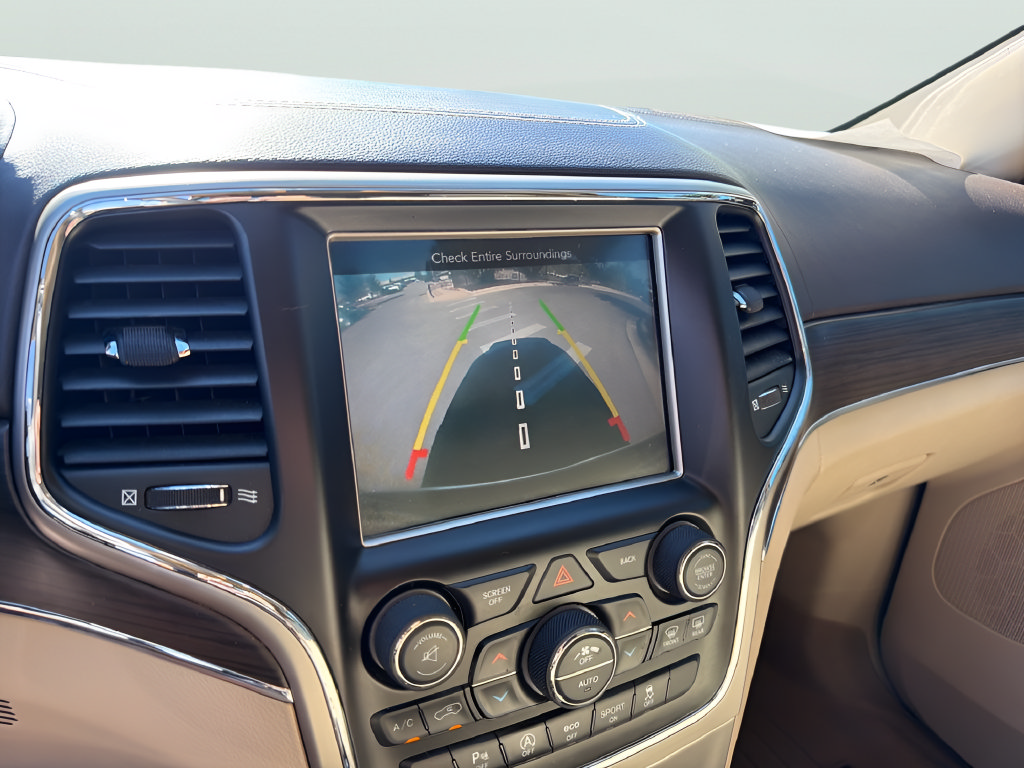 Used 2017 Jeep Grand Cherokee Overland RWD image 26