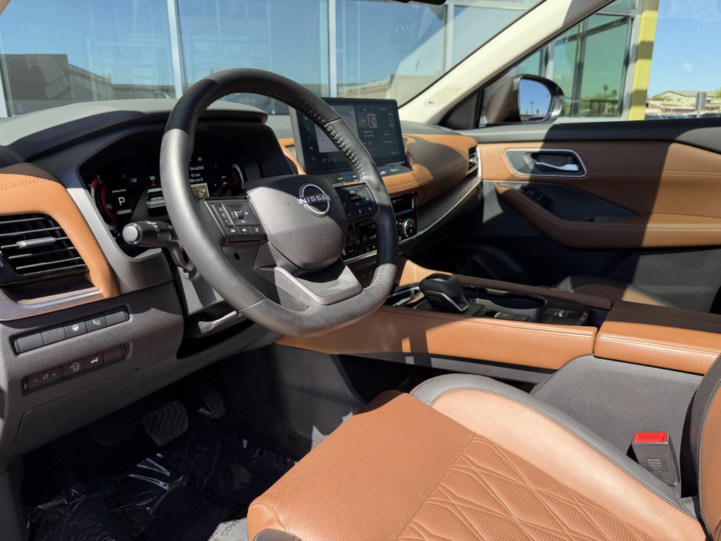 Used 2025 Nissan Rogue Platinum w/ Tech Package FWD image 33