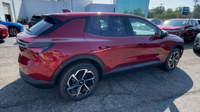 New 2026 Chevrolet Equinox EV LT FWD image 2