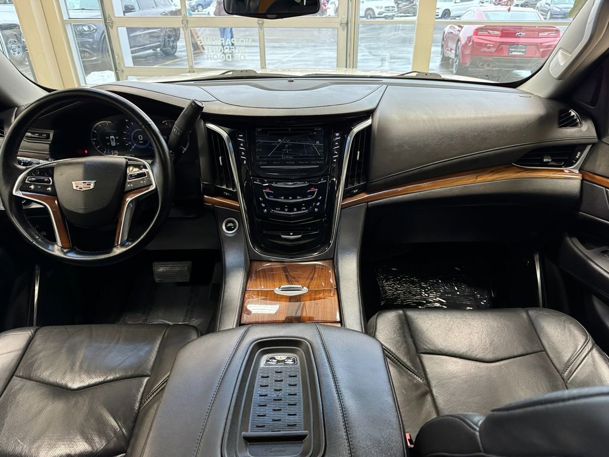 Used 2017 Cadillac Escalade Premium Luxury AWD/4WD image 20