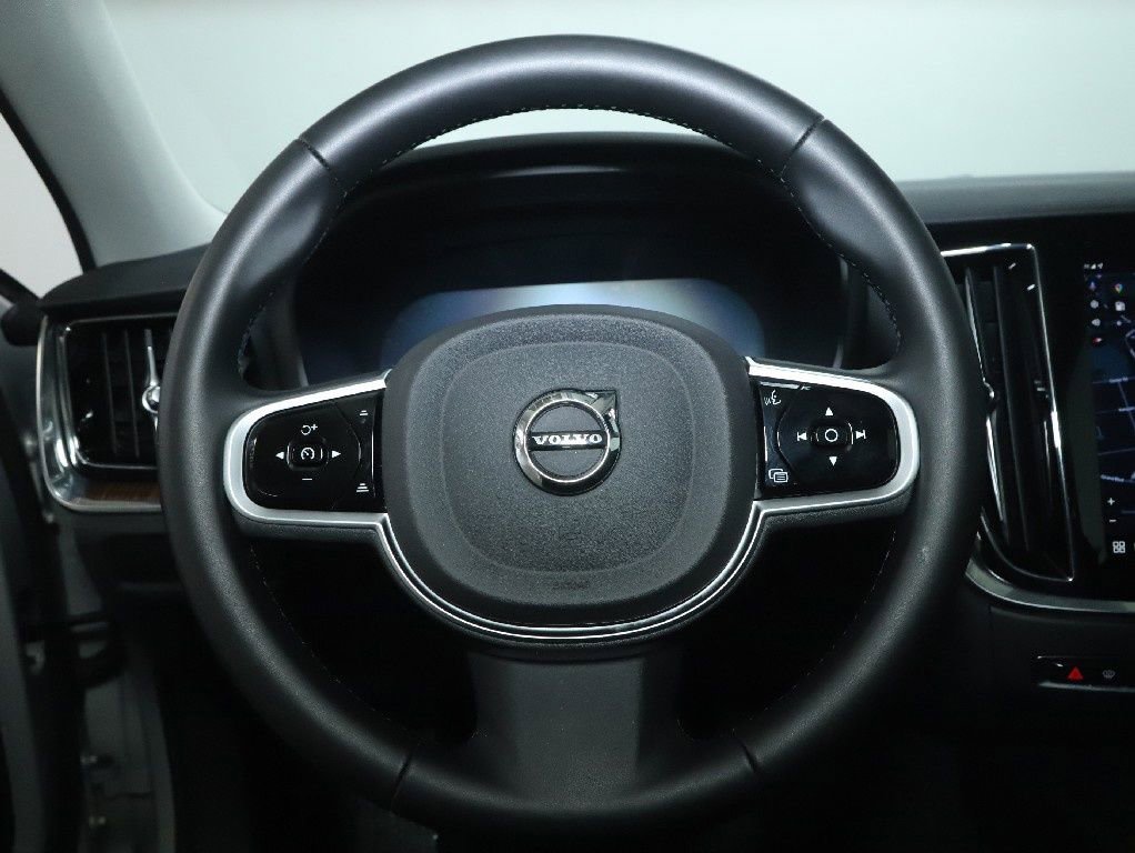 Used 2025 Volvo V60 B5 Cross Country Plus image 24