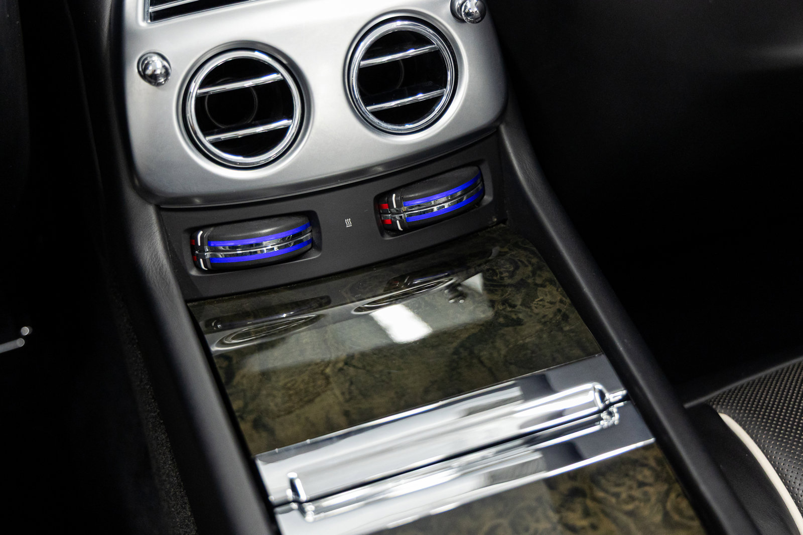 Used 2017 Rolls-Royce Dawn image 41