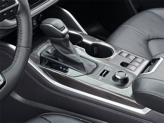 Certified 2025 Toyota Highlander Limited image 26