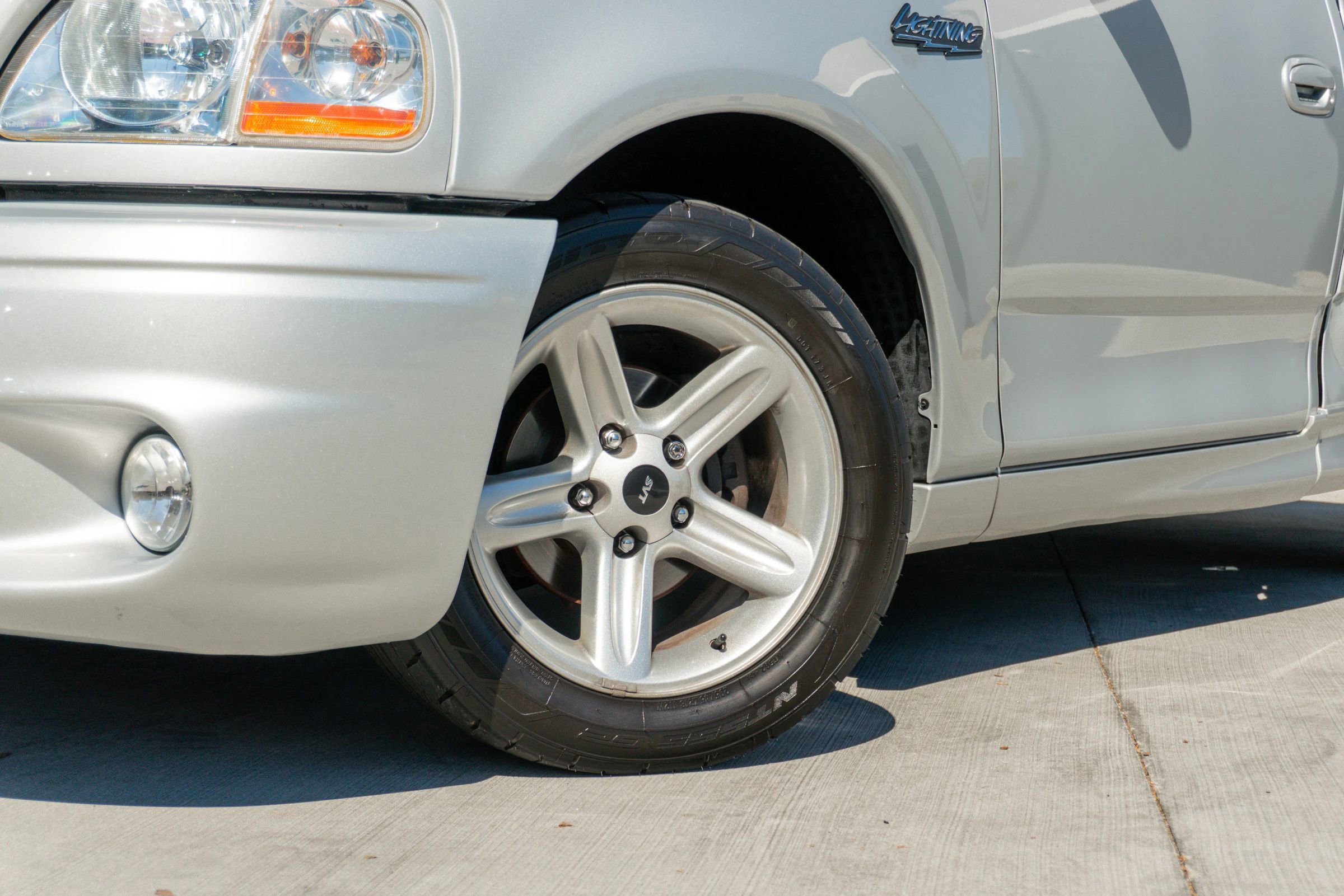 Used 2004 Ford F150 Lightning RWD image 23