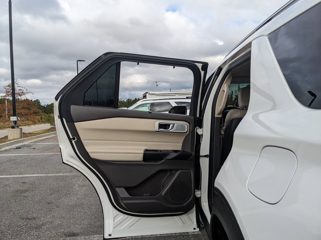 Used 2020 Ford Explorer Platinum w/ Premium Technology Package image 62