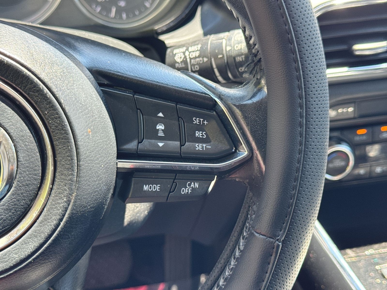 Used 2018 MAZDA CX-9 Touring FWD image 17