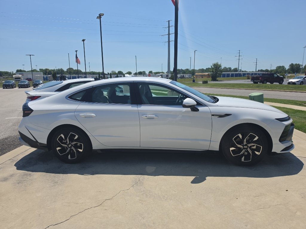 Certified 2025 Hyundai Sonata SEL FWD image 4