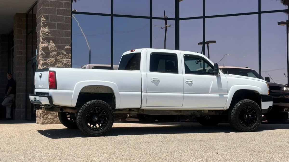 Used 2004 Chevrolet Silverado 2500 LT RWD image 17
